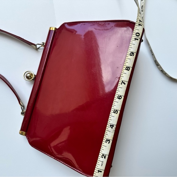 Town and Country Shoes, Vintage Red Pleather Pill Box Purse - Picture 14 of 15